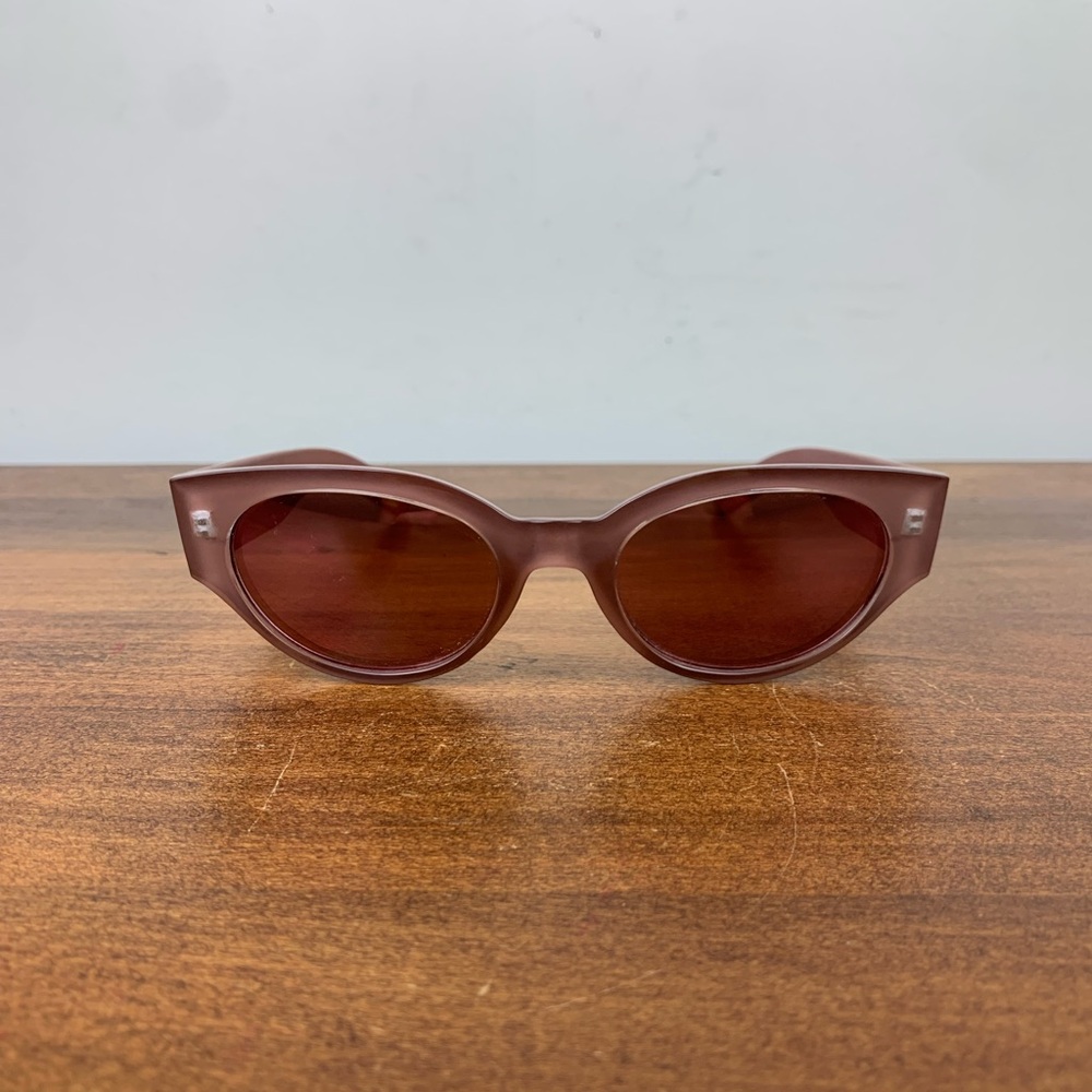 Daisy Fuentes Pink / Purple Round Sunglasses UV Protection 38339RDF653 ROS Used